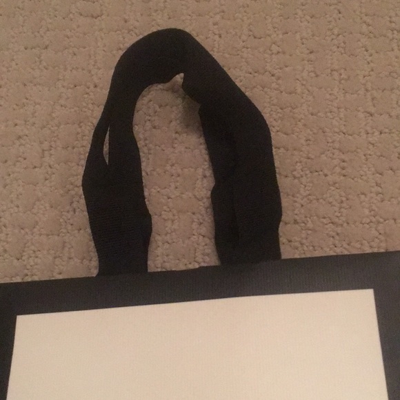 🔥AUTHENTIC🔥 GUCCI Gift Paper Bag 11-1/2” x 6-3/4” x 2-1/2” - Picture 4 of 5